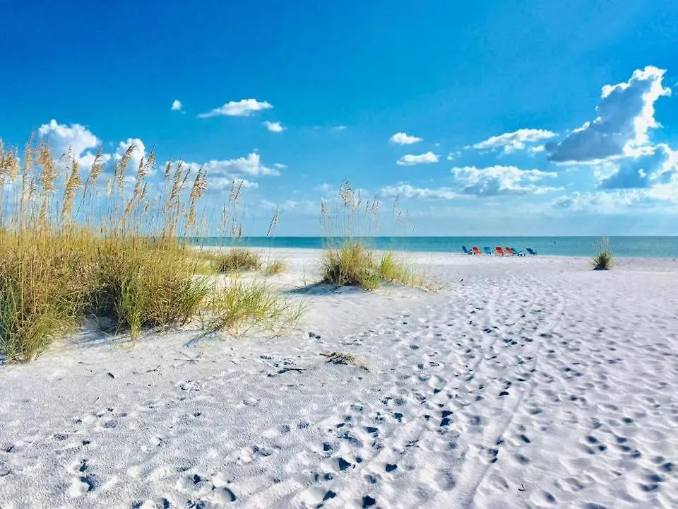 Holiday home Siesta Beach Cottage, Sleeps 6, Walk To Beach, Stores, & Restaurants Siesta Key
