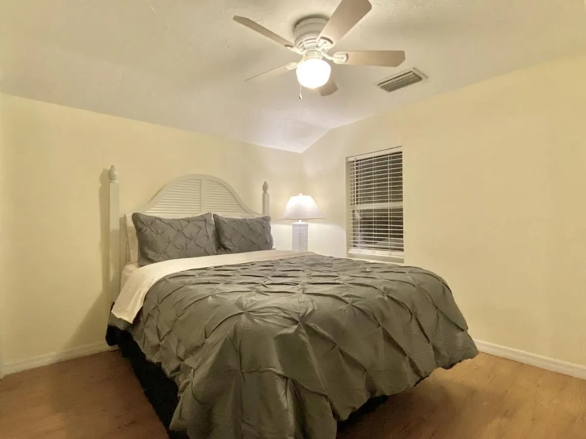Holiday home Siesta Beach Cottage, Sleeps 6, Walk To Beach, Stores, & Restaurants *