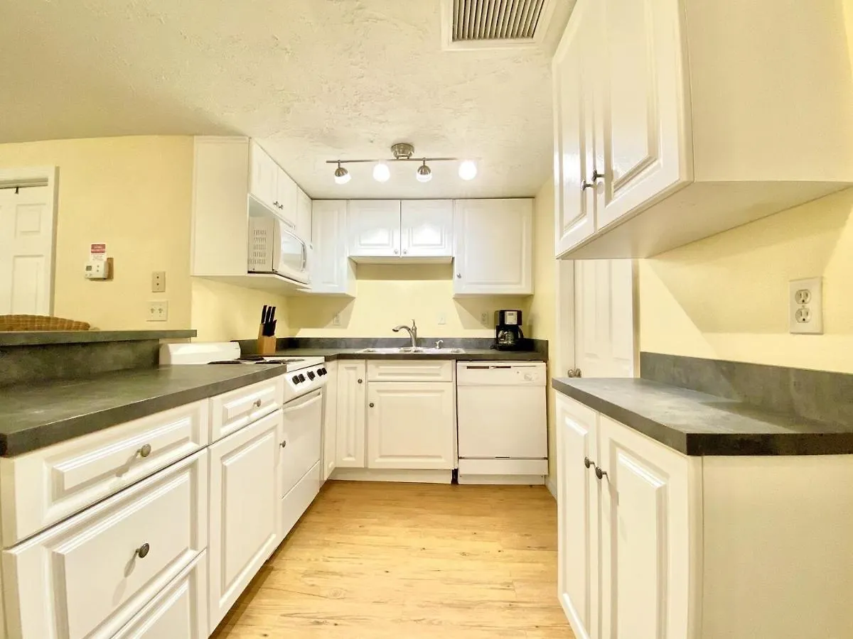 Siesta Beach Cottage, Sleeps 6, Walk To Beach, Stores, & Restaurants Holiday home Siesta Key