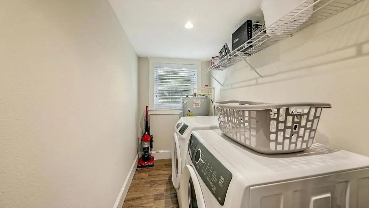 Canal Upper-gorgeous 3 Bed 3 Bath Near Sk Village Holiday home