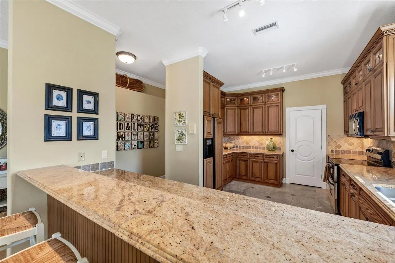 Ocean Vue Apartment *