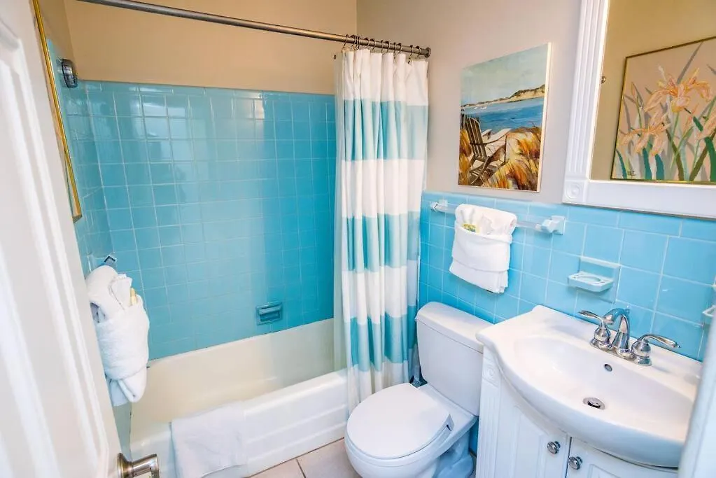 Updated 2 Bed / 1 Bath On The Beach! * Siesta Key
