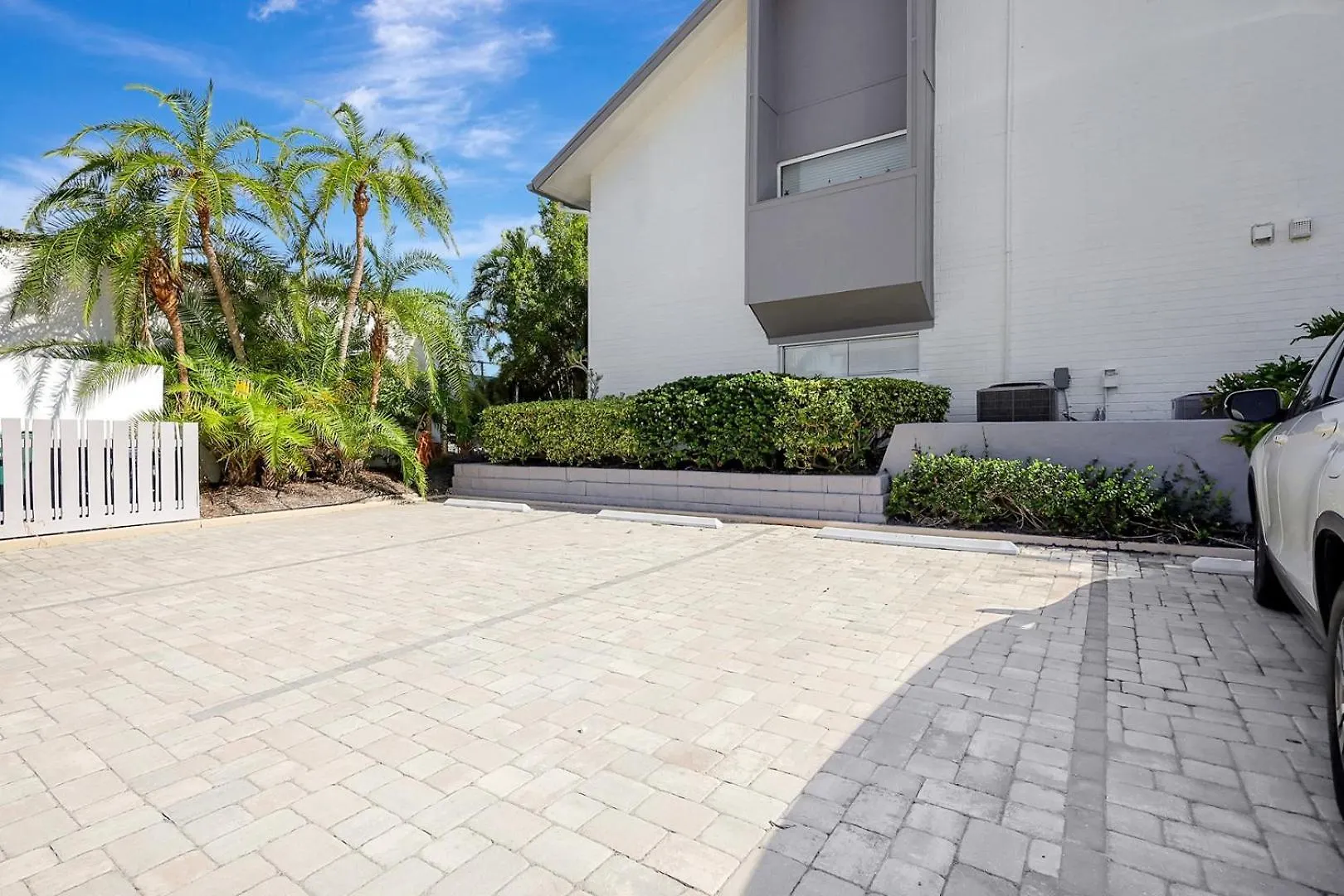 1166 Pd Contemporary Coastal Luxury Holiday home