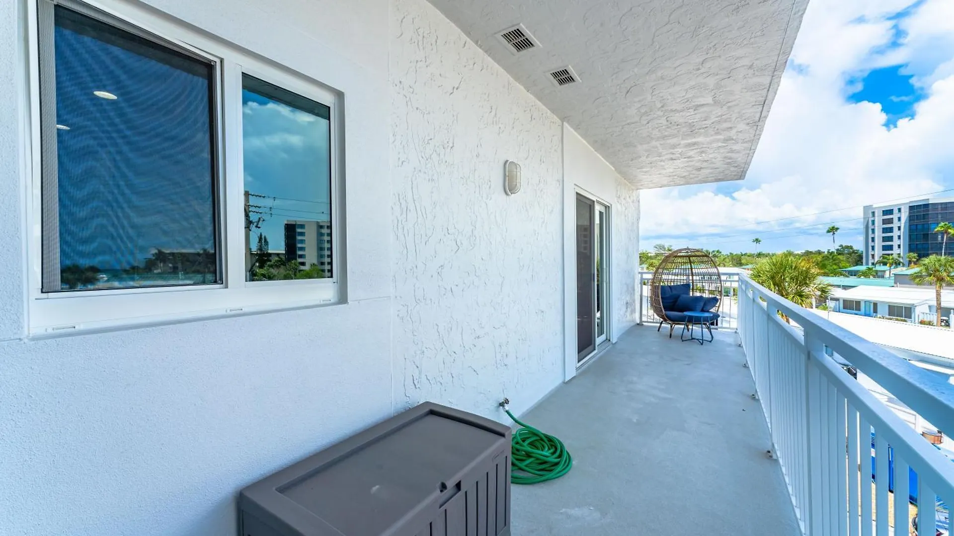 Jamaica Royale Beachfront Tower
