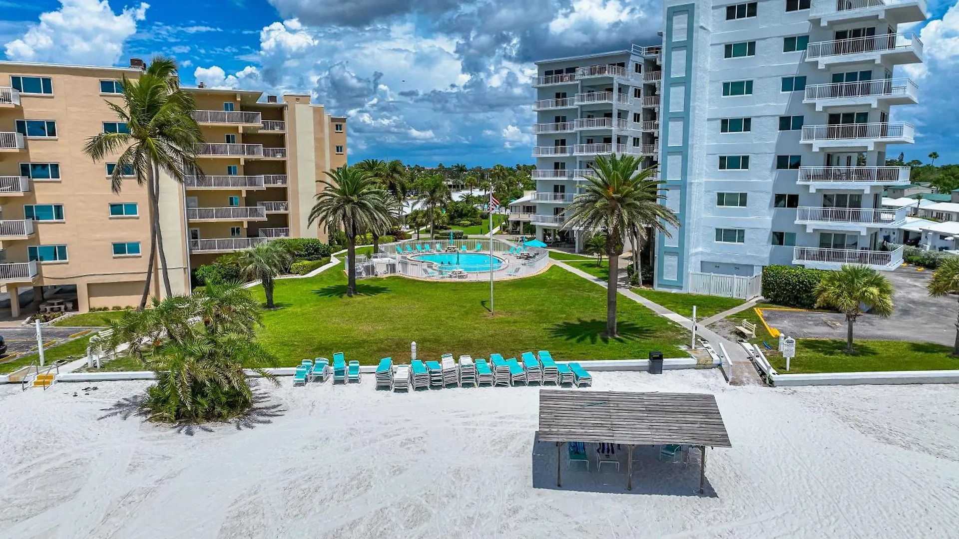 Jamaica Royale Beachfront Tower Apartment *