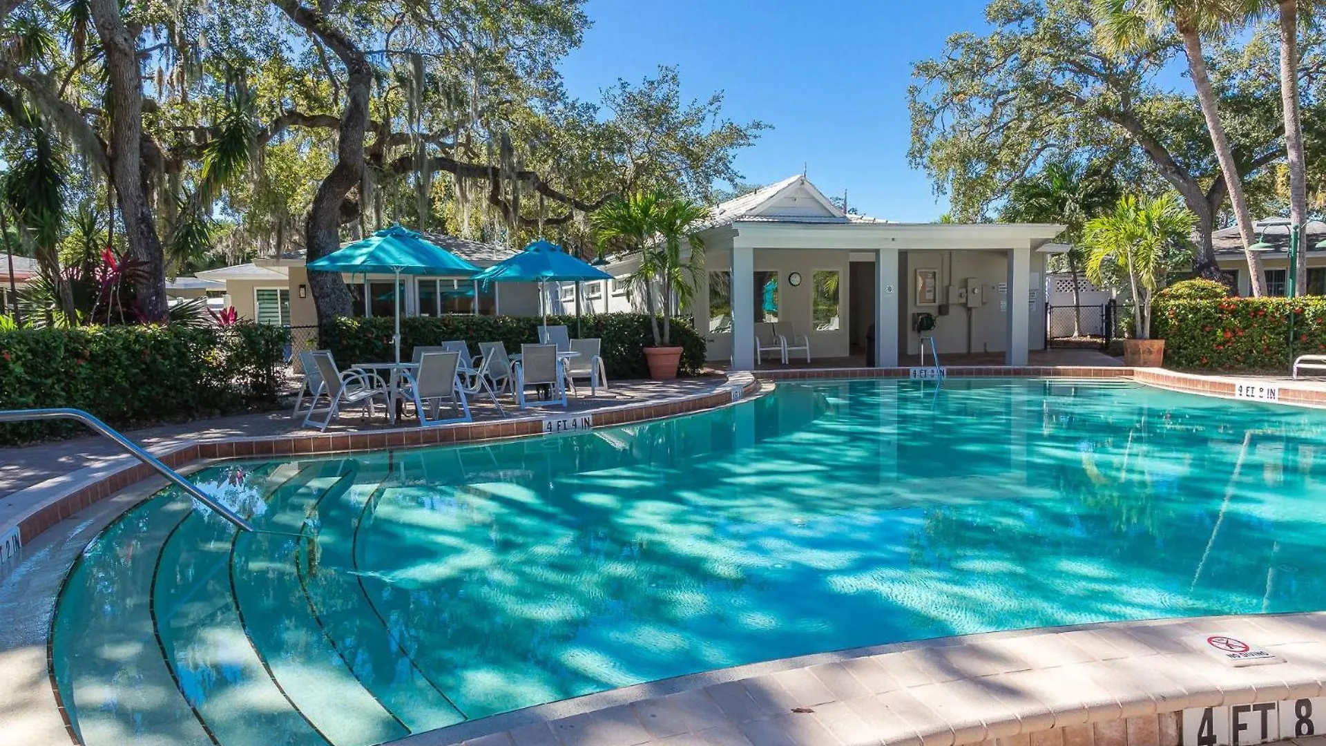 Holiday home Moonmist Circle-steps To Heated Pool Siesta Key