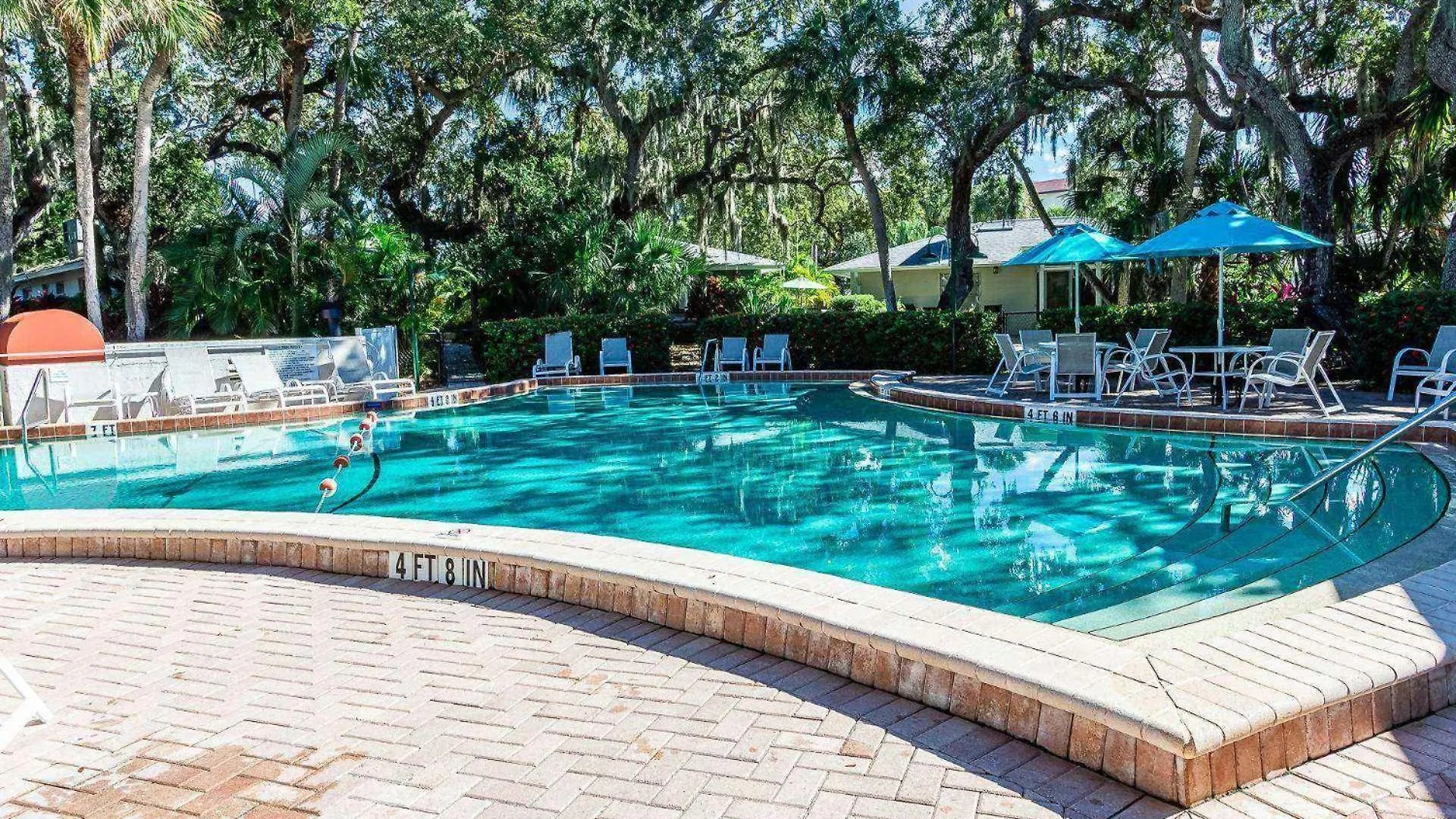 Moonmist Circle-steps To Heated Pool Holiday home *