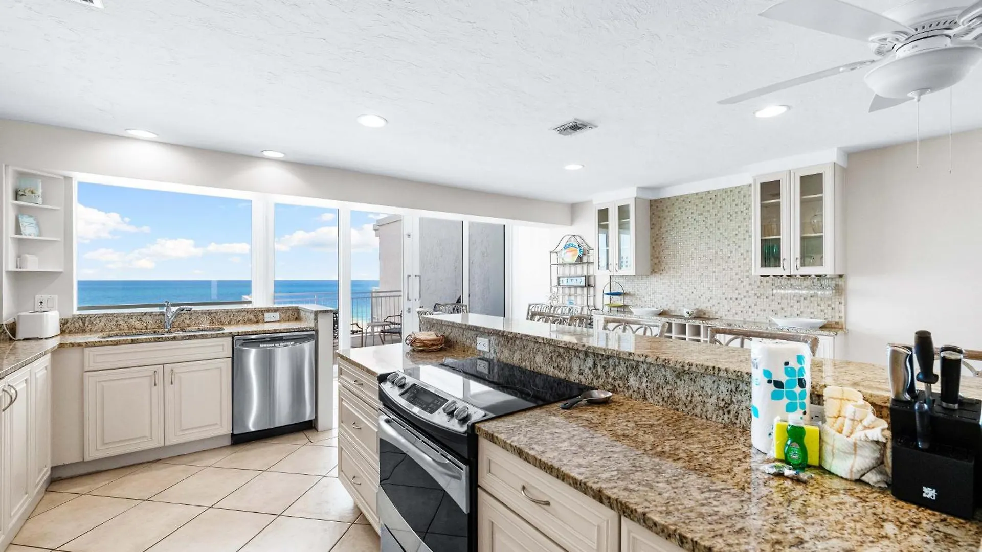 Jamaica Royale Beachfront Tower Apartment *