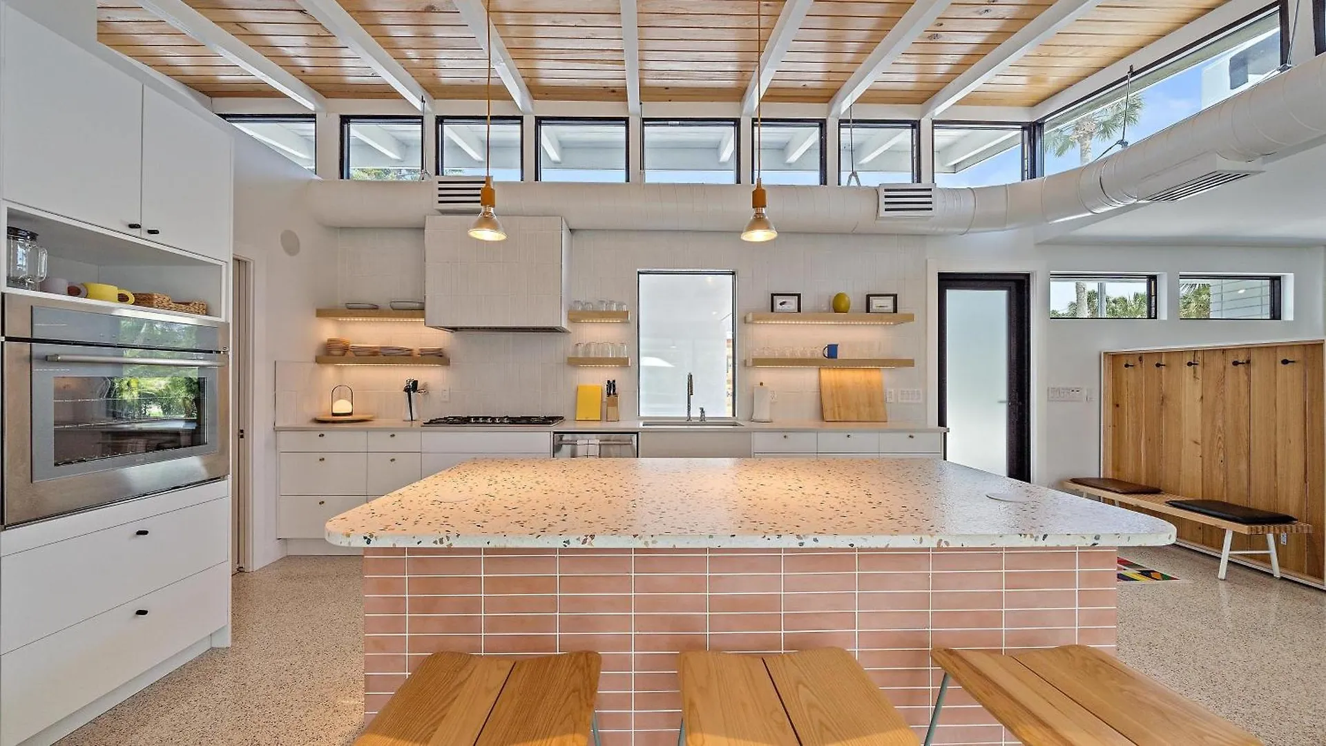 بيت للعطل The Windward House