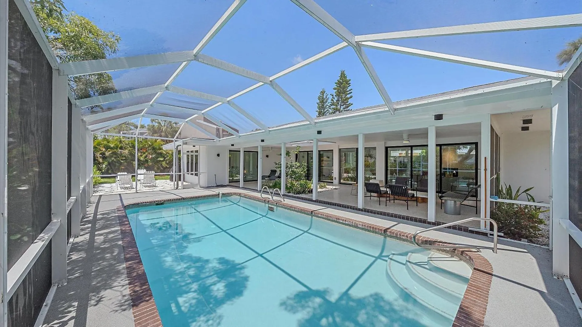 بيت للعطل The Windward House