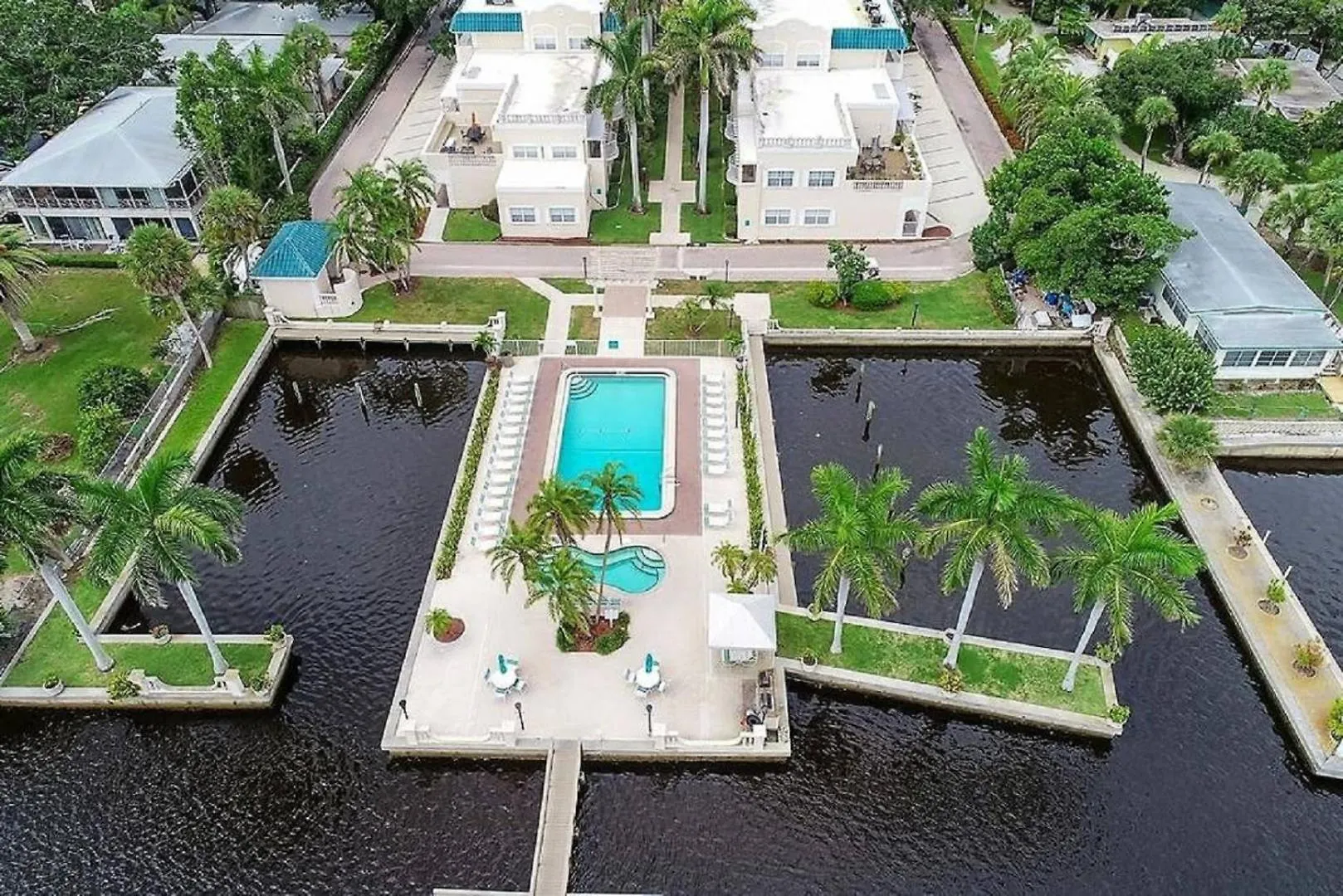 Palm Bay Club *