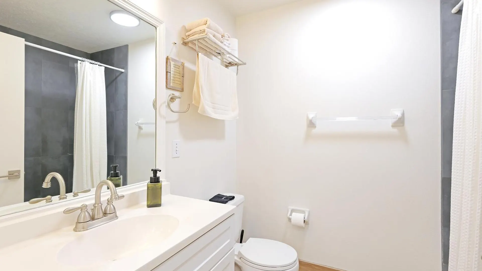 Newly Remodeled Apt! Key-west Victorian With Access, To Beach! Siesta Key