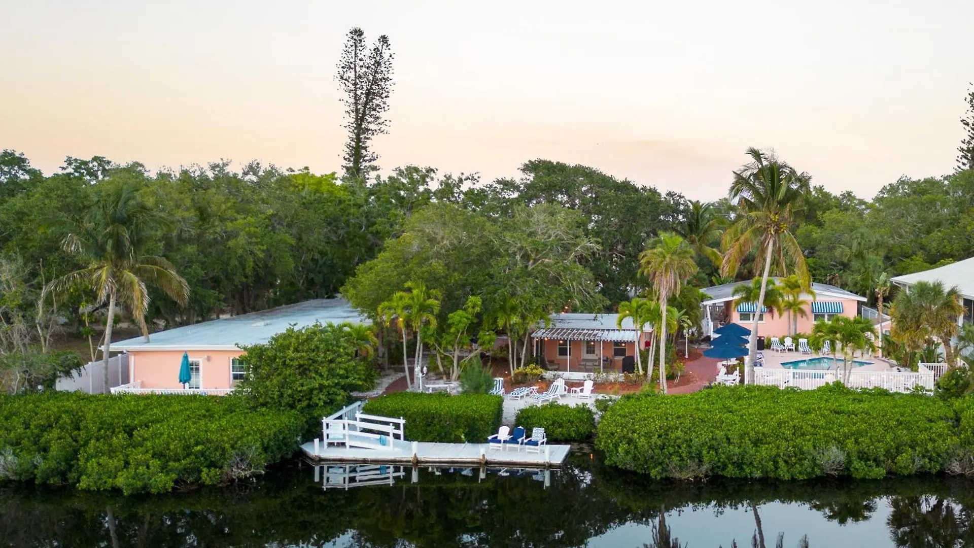 Heron Lagoon, Dock, Pool, The Coconut At Holiday home *