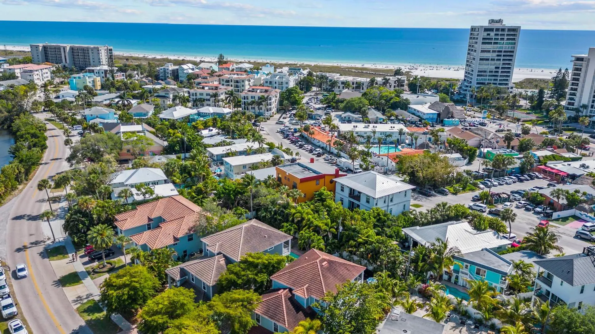 Holiday home Village, Condo, Heated Pool, Walkable