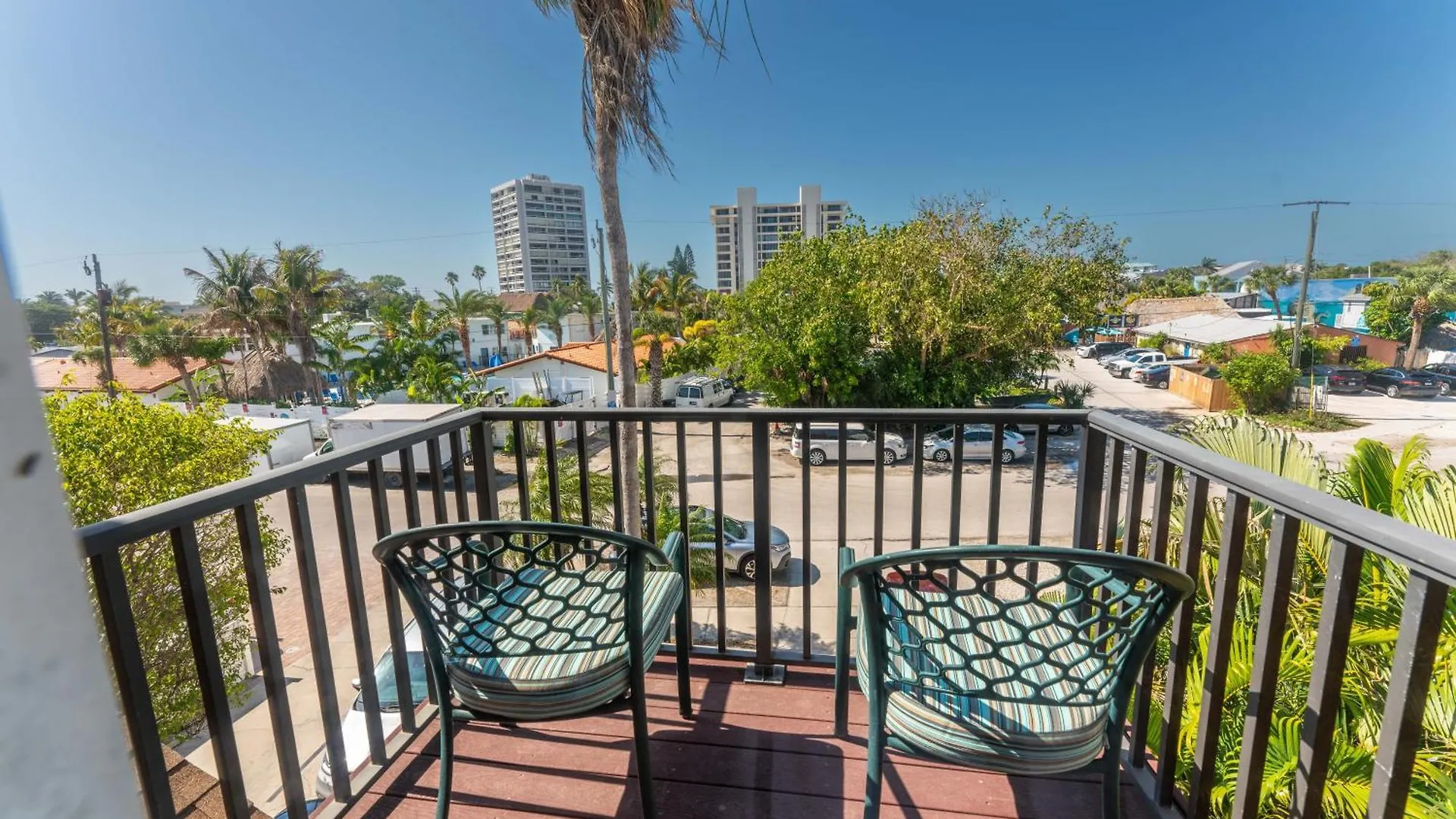 Village, Townhouse, Heated Pool, Walkable Holiday home