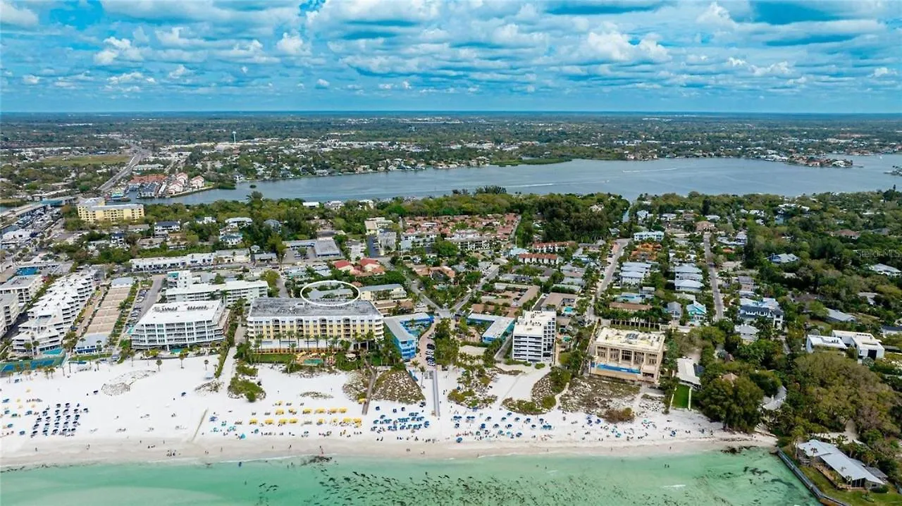 New! Remodeled, Pool-side, 1-min To Path! Holiday home Siesta Key
