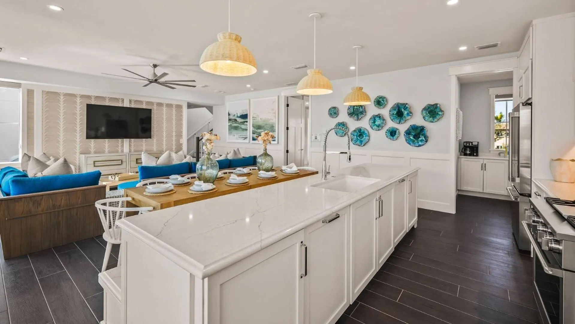 Serving Sunset Siesta Key