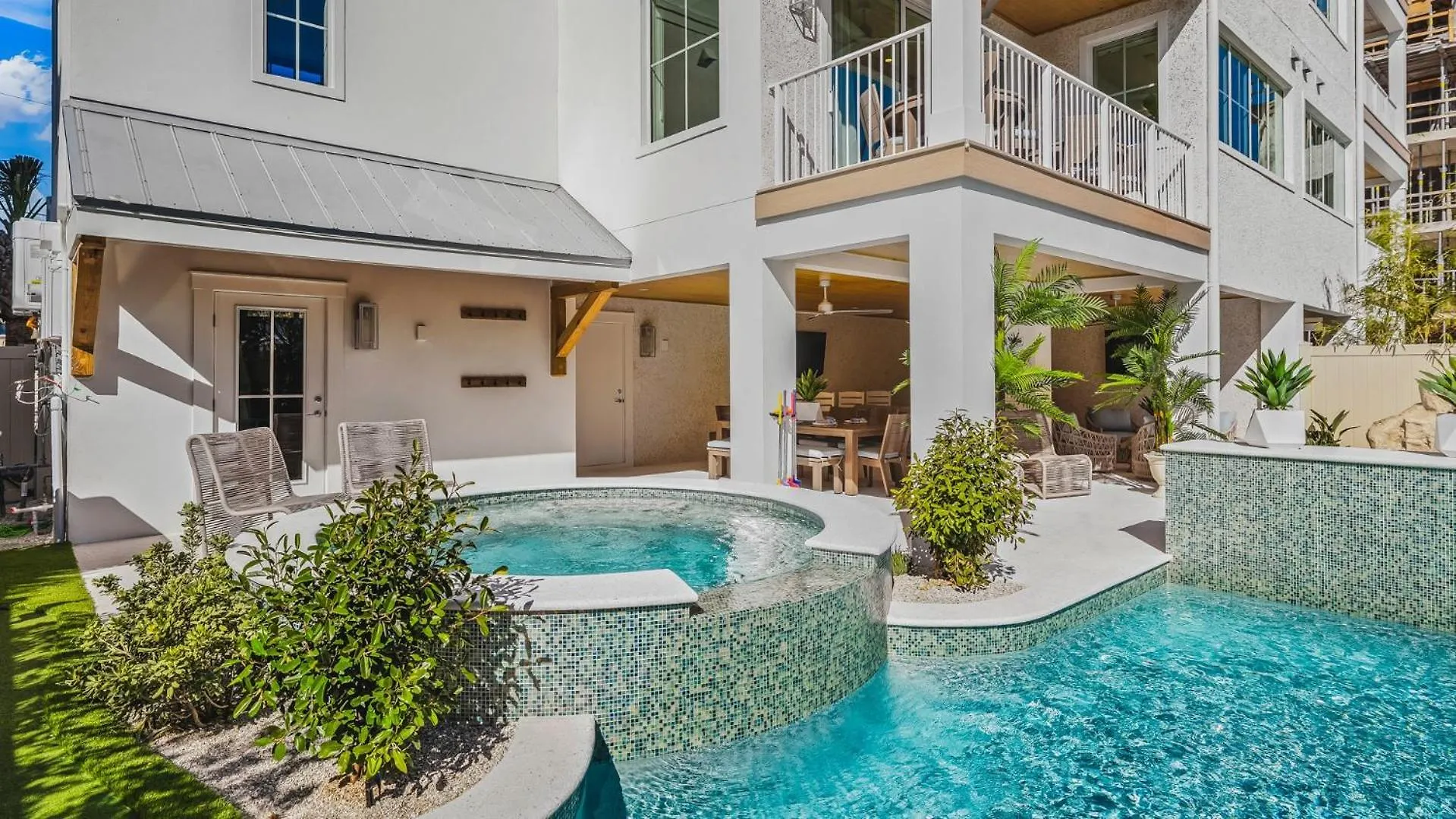 Serving Sunset Holiday home *