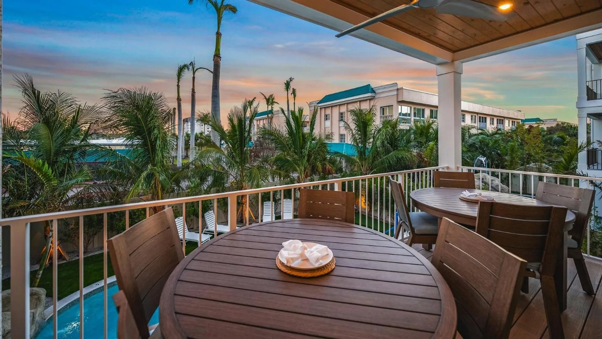 Serving Sunset Siesta Key