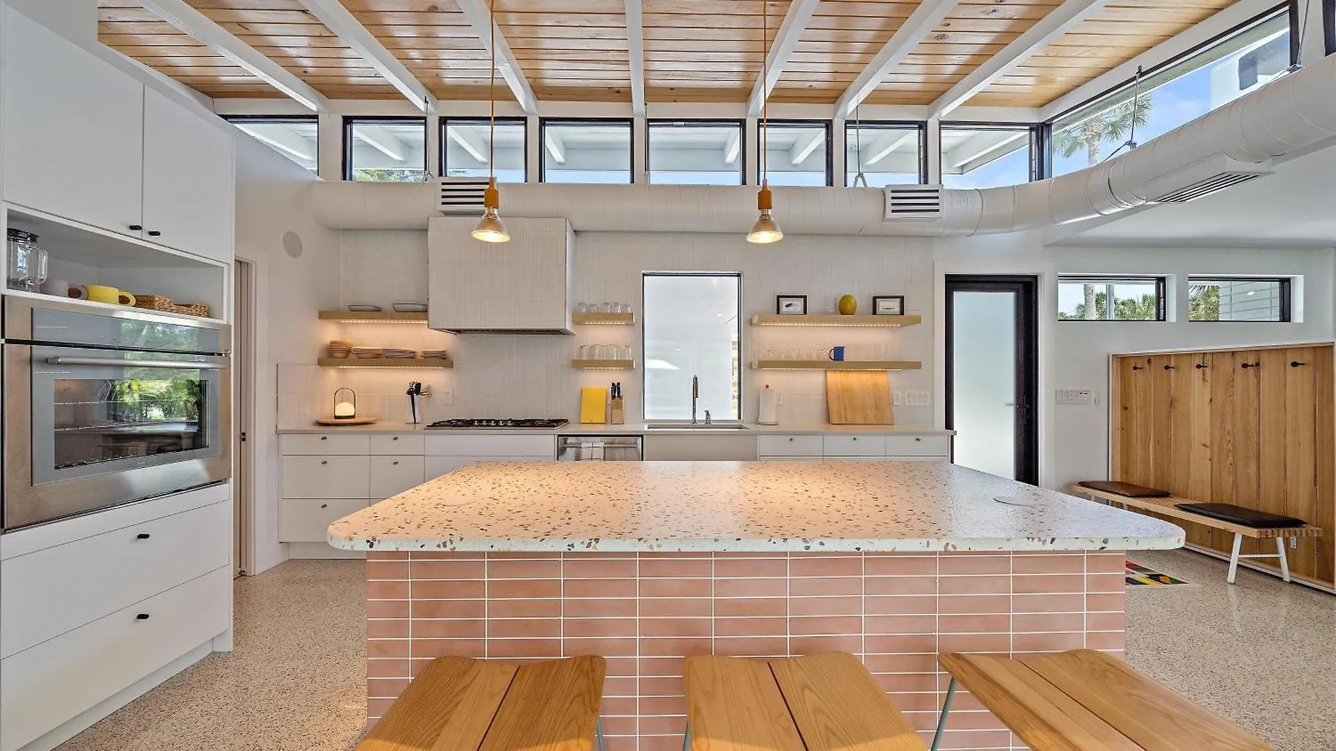 بيت للعطل The Windward House *
