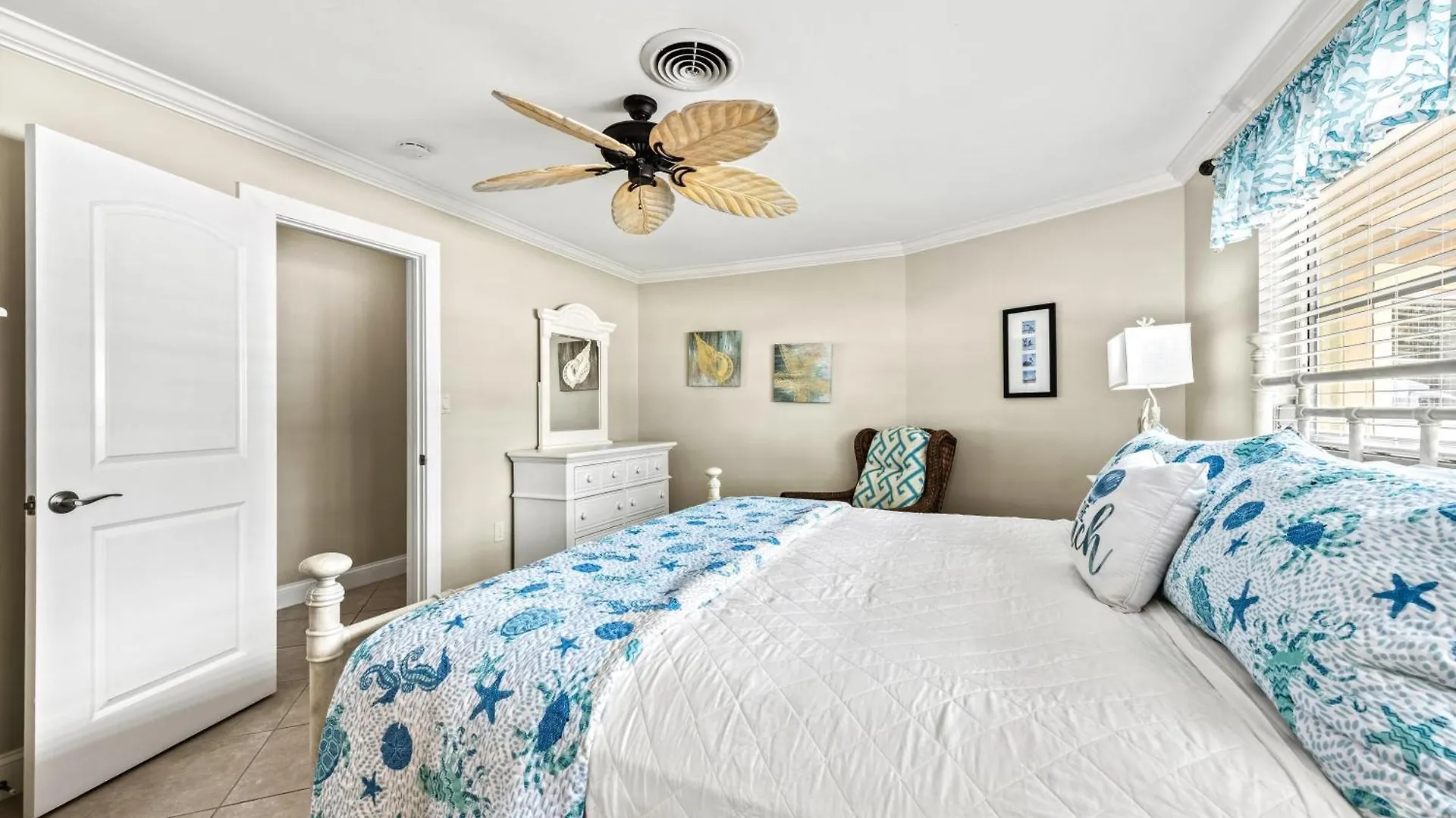 Dollar - 910 Siesta Key