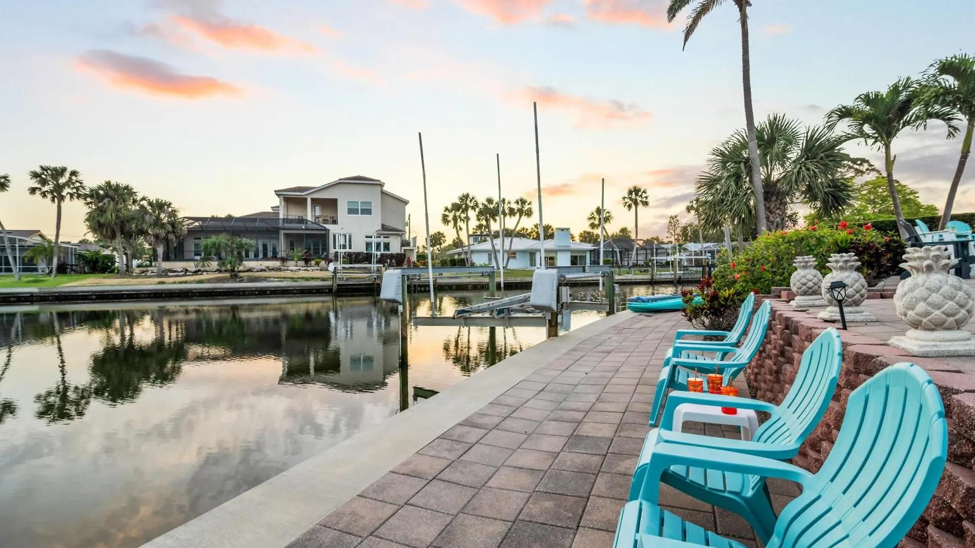 Dollar - 910 Siesta Key