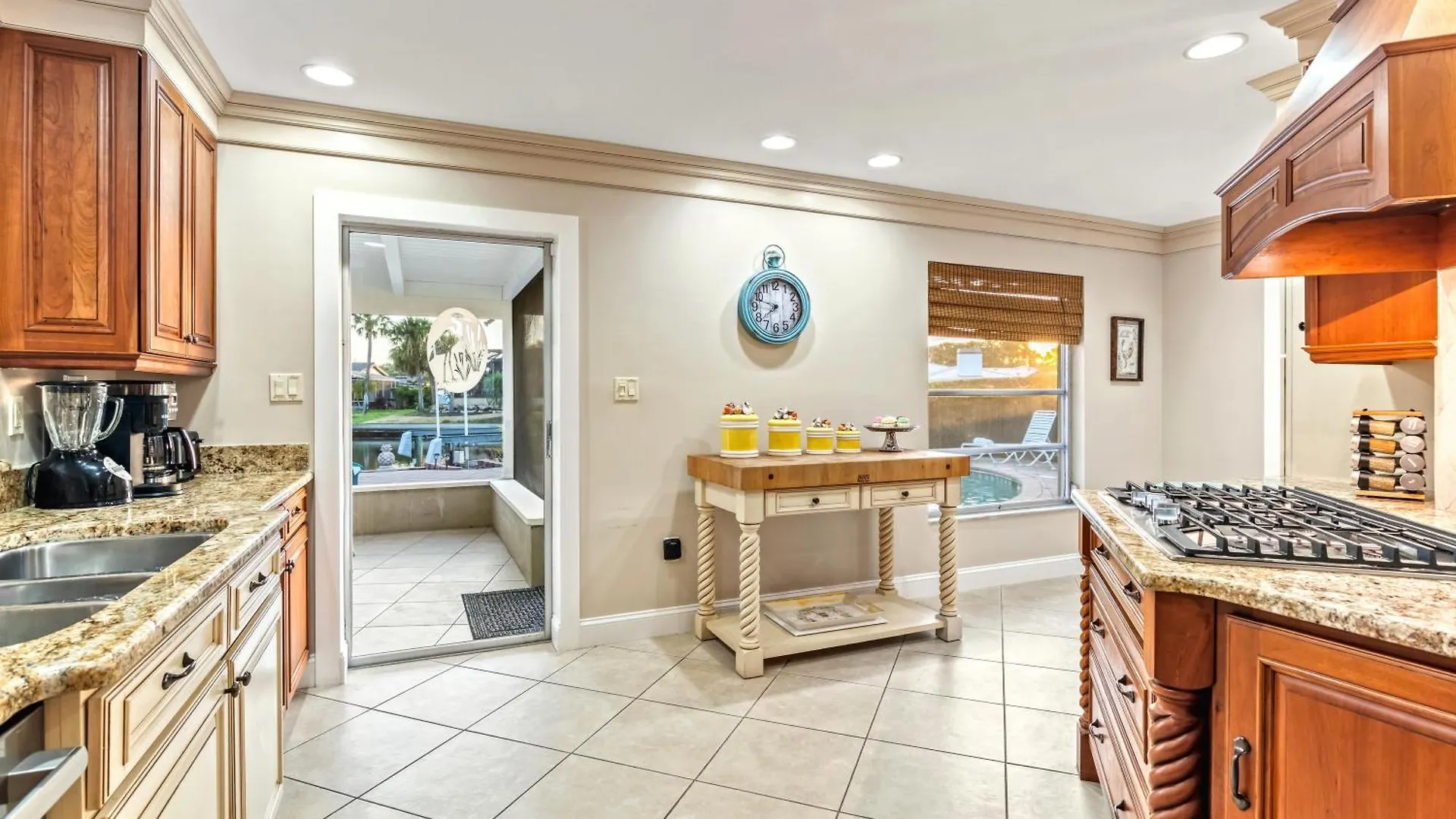 Dollar - 910 Siesta Key