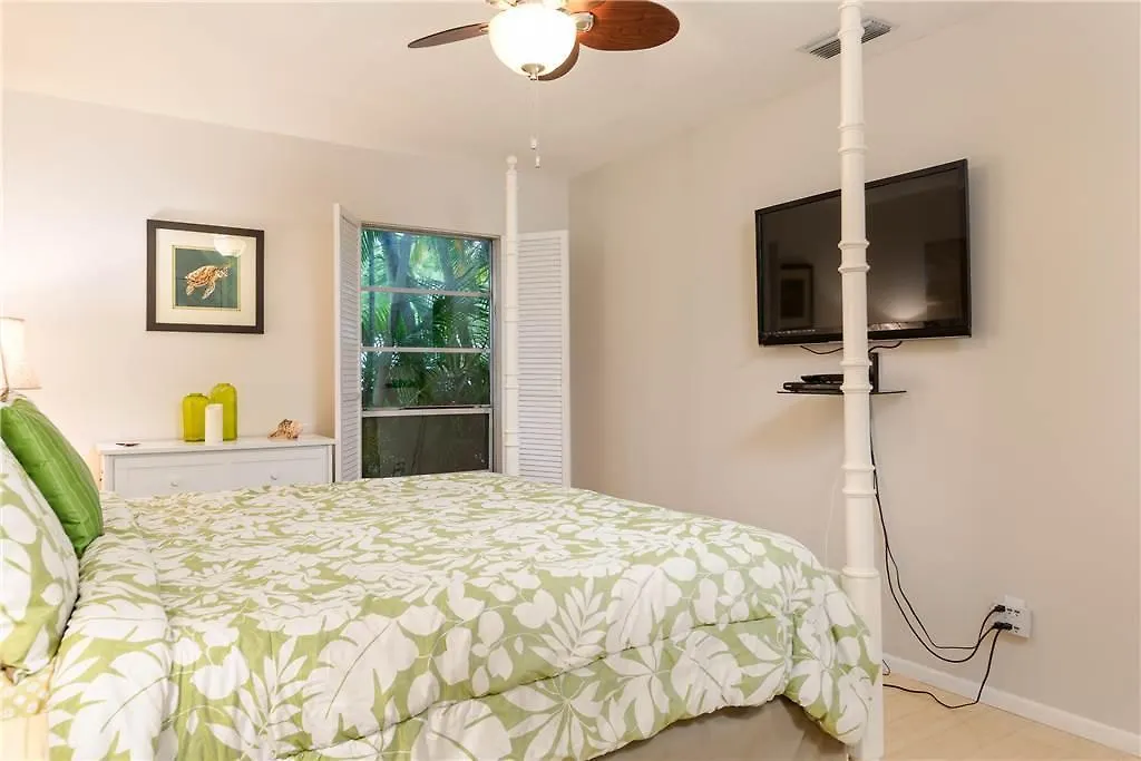 Apartment Crescent Street 1138 A - Two Bedroom *