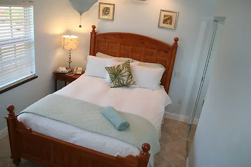 Siesta Palms By The