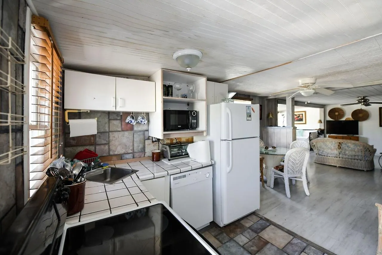 Barefoot Bungalow Διαμέρισμα *