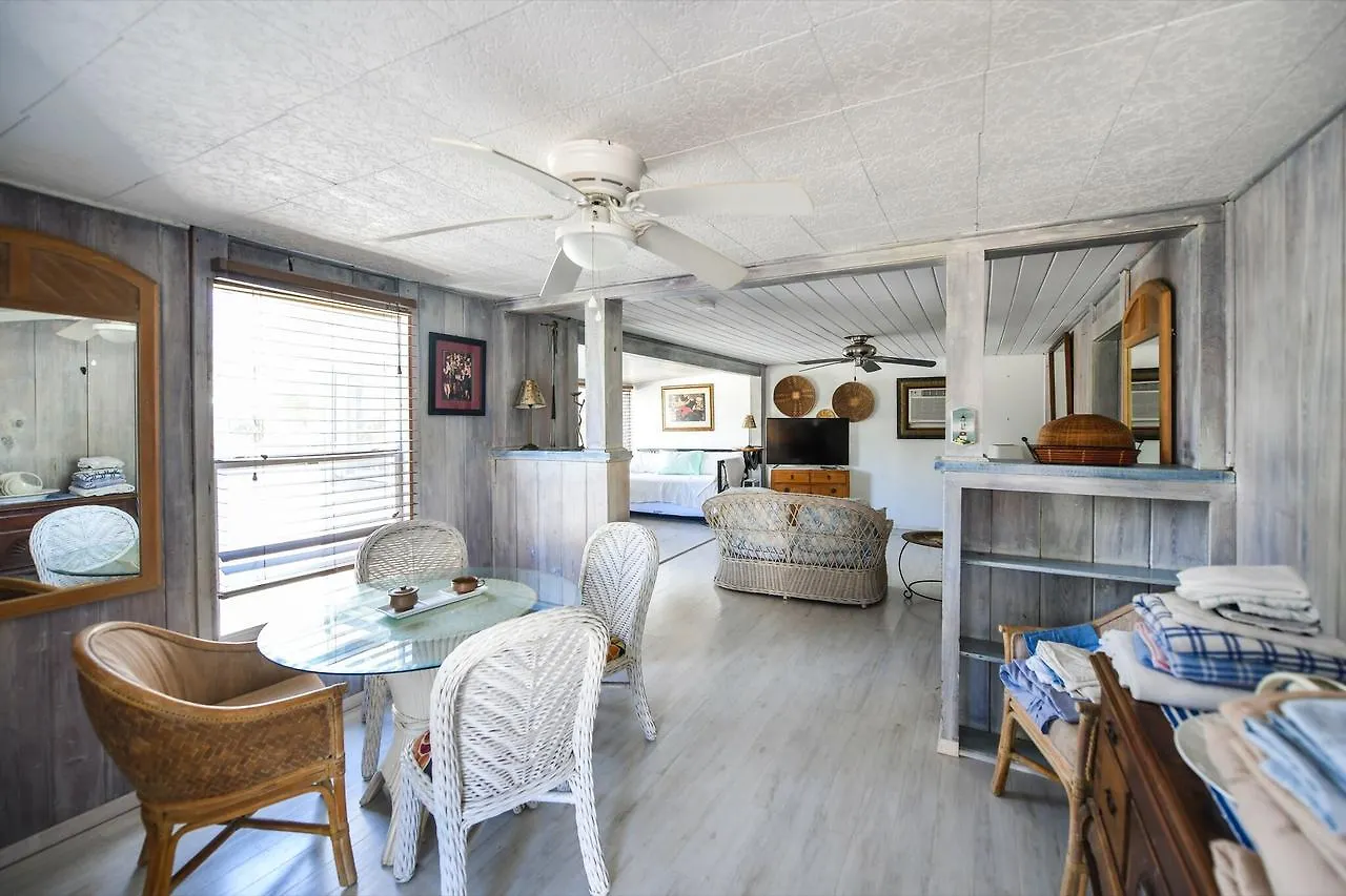Barefoot Bungalow * Siesta Key