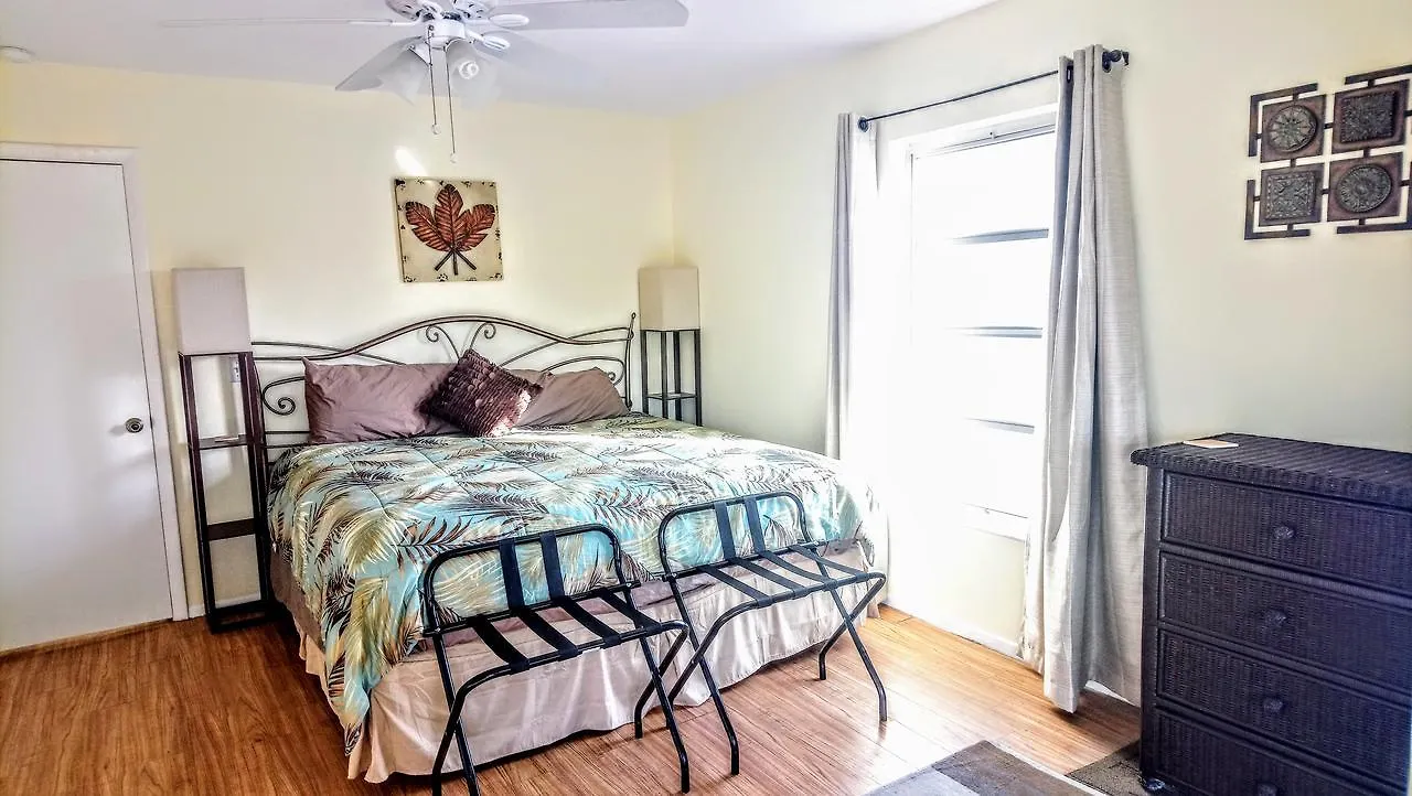 Tropical Dreams - Sarasota 2 Bedroom Near
