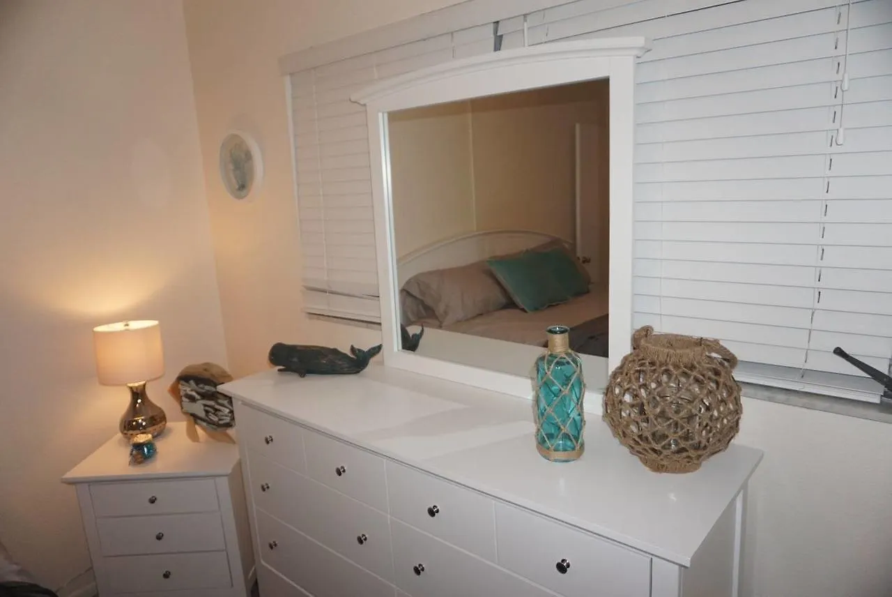 Barefoot Bungalow *