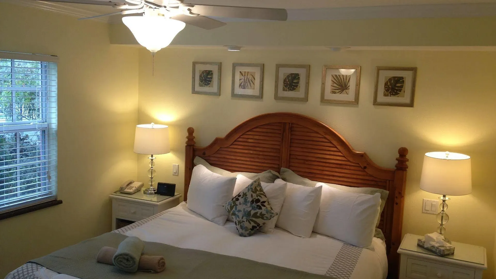 Siesta Palms By The