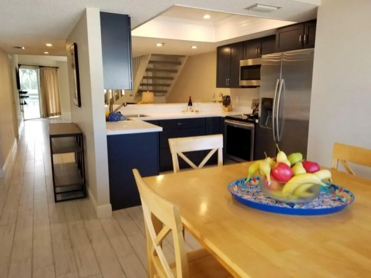 Bayside Pointe Apartment *