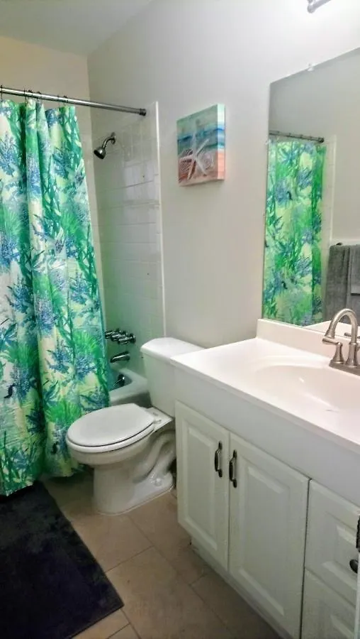 Tropical Dreams - Sarasota 2 Bedroom Near