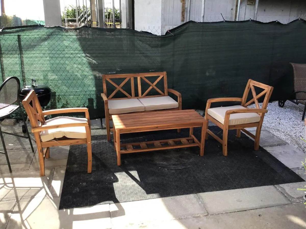 Διαμέρισμα Barefoot Bungalow *