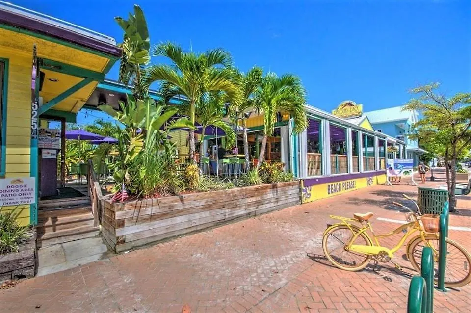 Siesta Beach Cottage, Sleeps 6, Walk To Beach, Stores, & Restaurants * Siesta Key