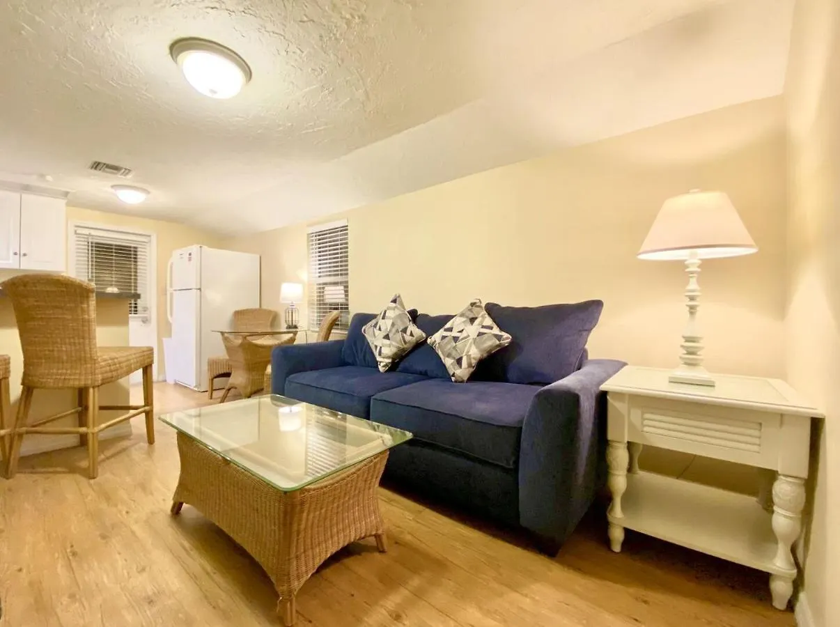 Siesta Beach Cottage, Sleeps 6, Walk To Beach, Stores, & Restaurants Tatil Evi