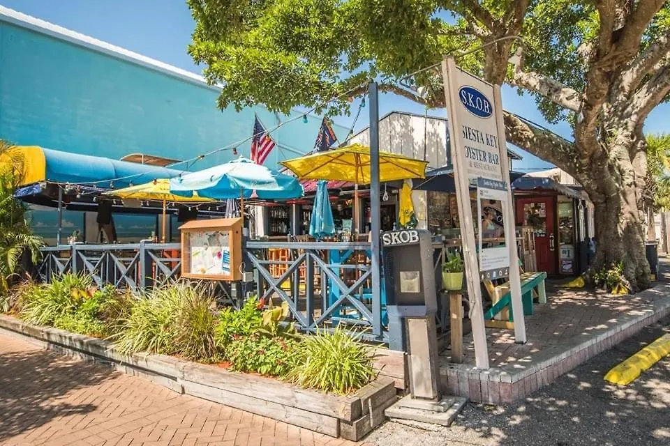 Siesta Beach Cottage, Sleeps 6, Walk To Beach, Stores, & Restaurants