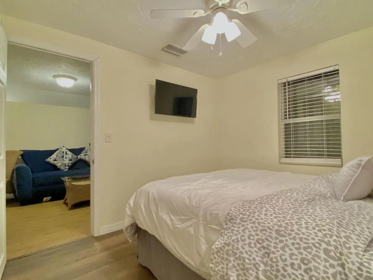 Siesta Beach Cottage, Sleeps 6, Walk To Beach, Stores, & Restaurants *