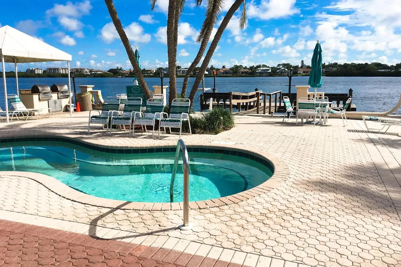 The Palm Bay Club Unit 311 Appartement