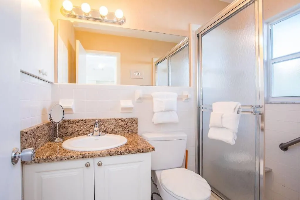 Renovated 1 Bed / 1 Bath On Siesta Beach!