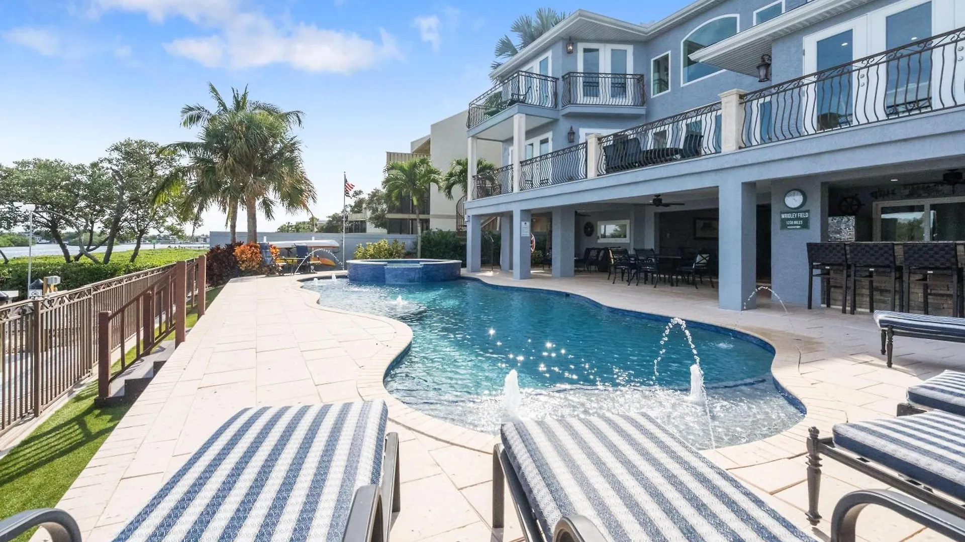 Mainsail Siesta Key