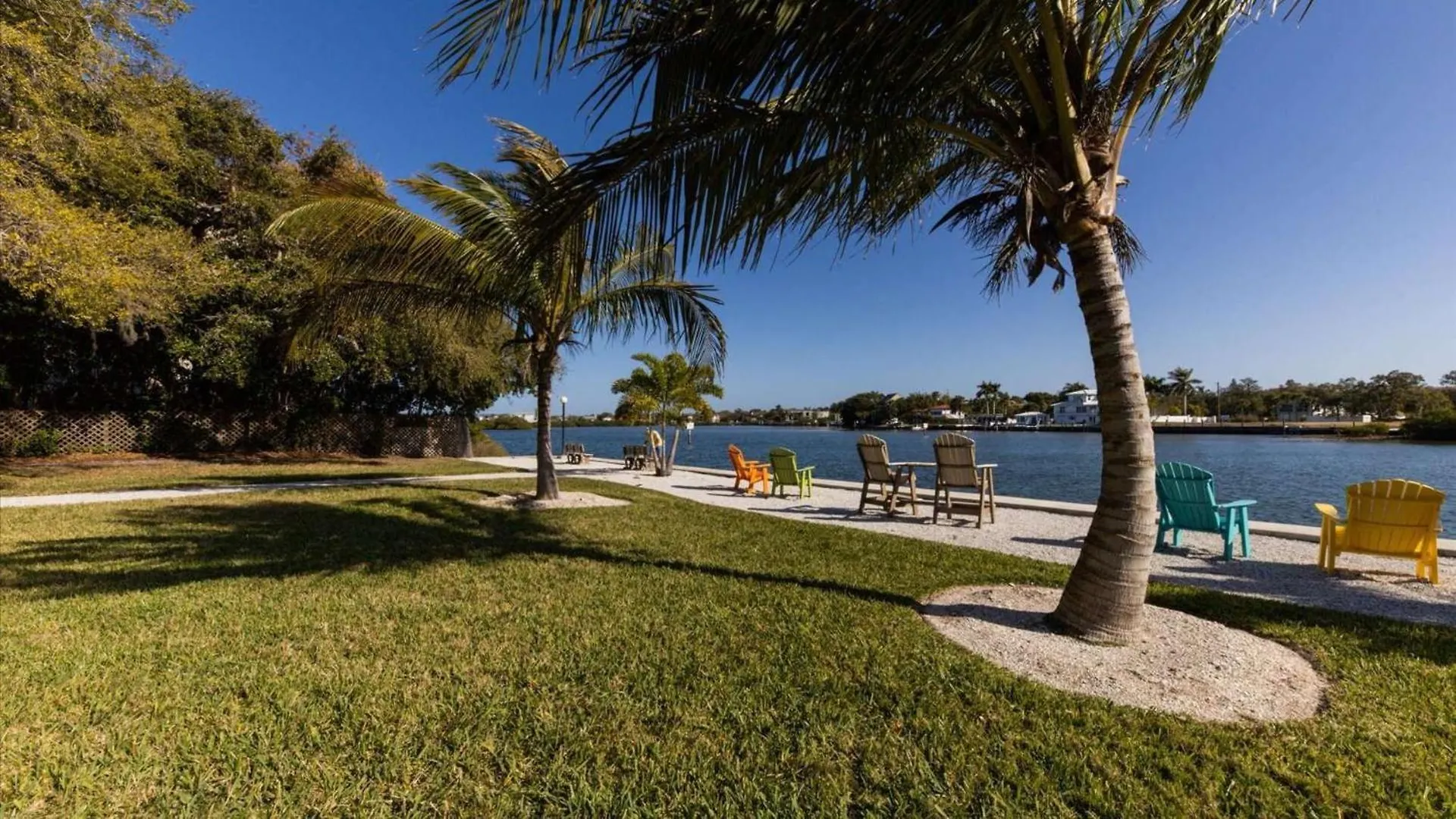 Exclusive 5 Star With Balcony On Sarasota County 1004