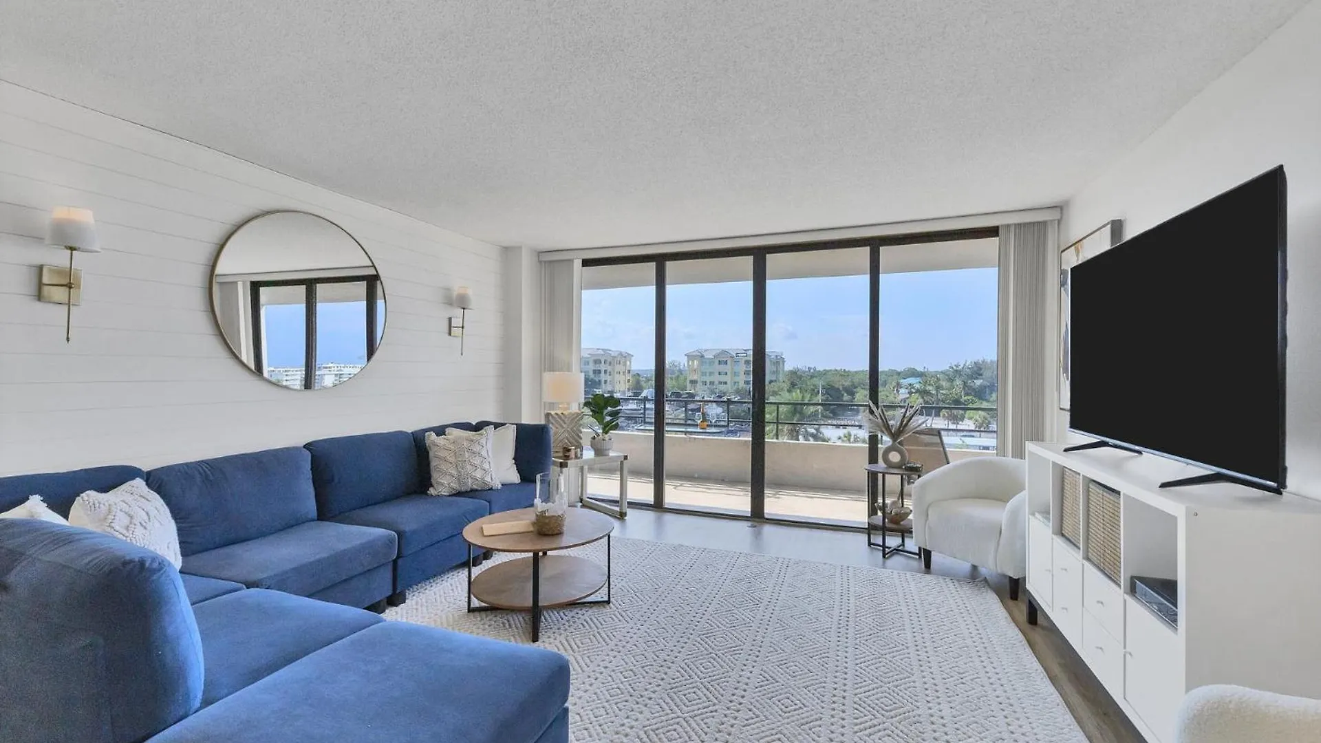 Exclusive 5 Star With Balcony On Sarasota County 1004 *