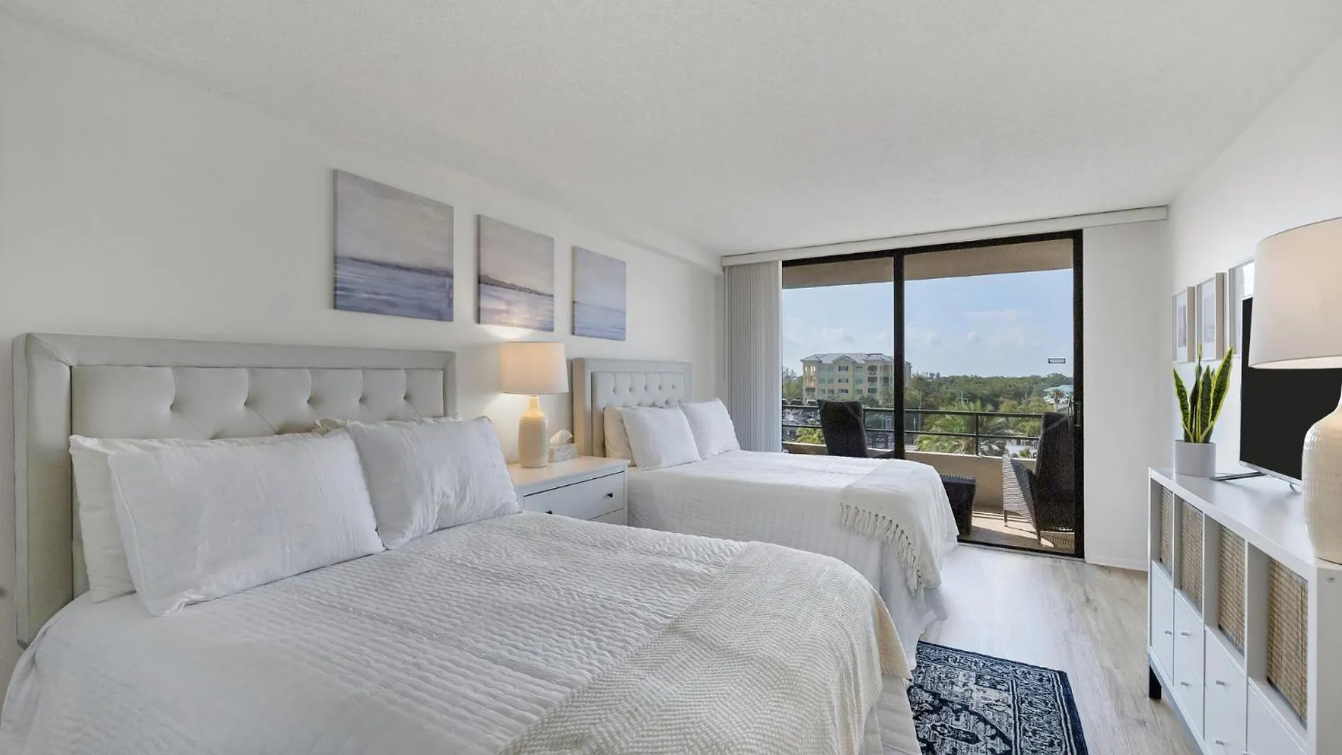 Exclusive 5 Star With Balcony On Sarasota County 1004