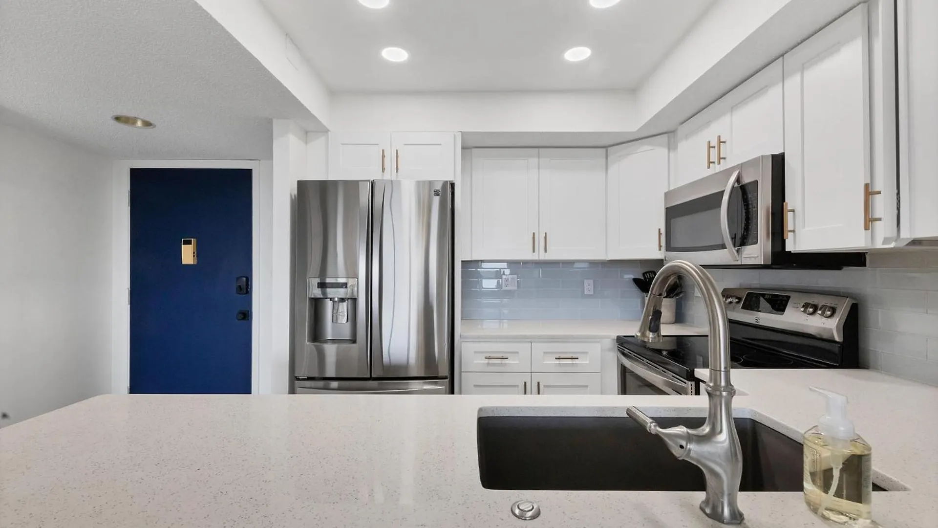Exclusive 5 Star With Balcony On Sarasota County 1004