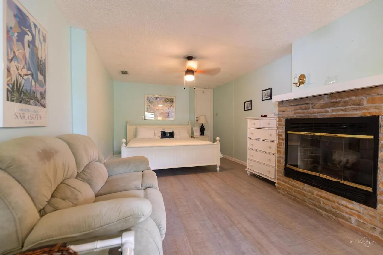 By Beachside Management 3* Siesta Key